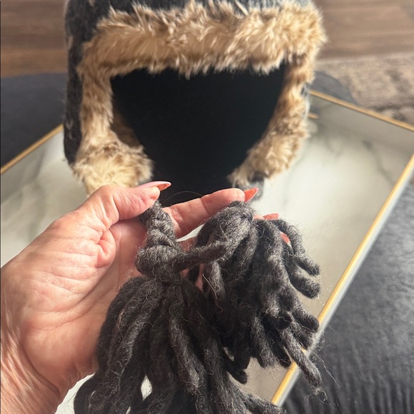 American Eagle, outfitters Black and Gray Knit Hat with Pom-Pom ❤️s design main image 8